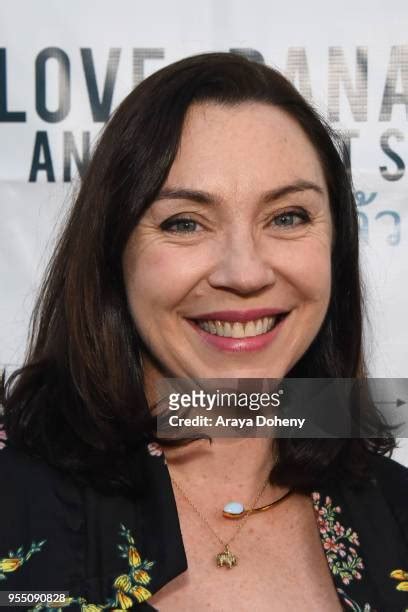 524 Stephanie Courtney Stock Photos & High